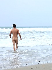 Brock Cooper pulls out his big cock on a beach and jerking off, Added: 2012-08-02 by Dylan Lucas