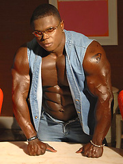 Sean Jones, Added: 2011-09-05 by Muscle Gallery