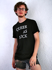 Skylar Cove shows his dick, Added: 2012-11-16 by Squirtz