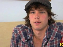 Justin Lebeau strokes dick, Added: 2012-12-04 by Squirtz
