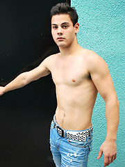 Jake Lyons Uncut!, Added: 2011-09-08 by Fantastic Foreskin