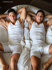 Hot muscle jock working out and jerking off, Added: 2011-12-17 by Frat Men