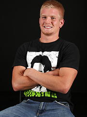 Sexy stud Jonas jacking off, Added: 2013-11-16 by ChaosMen