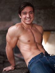 Muscled hottie Fabrizio, Added: 2015-04-29 by LucasKazan