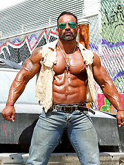 Don Juan's Body Shop, Added: 2017-01-01 by Muscle Hunks