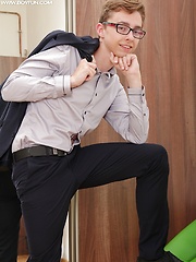 Cute twink Brad Casydy stroking his big curved cock., Added: 2018-02-13 by BadPuppy